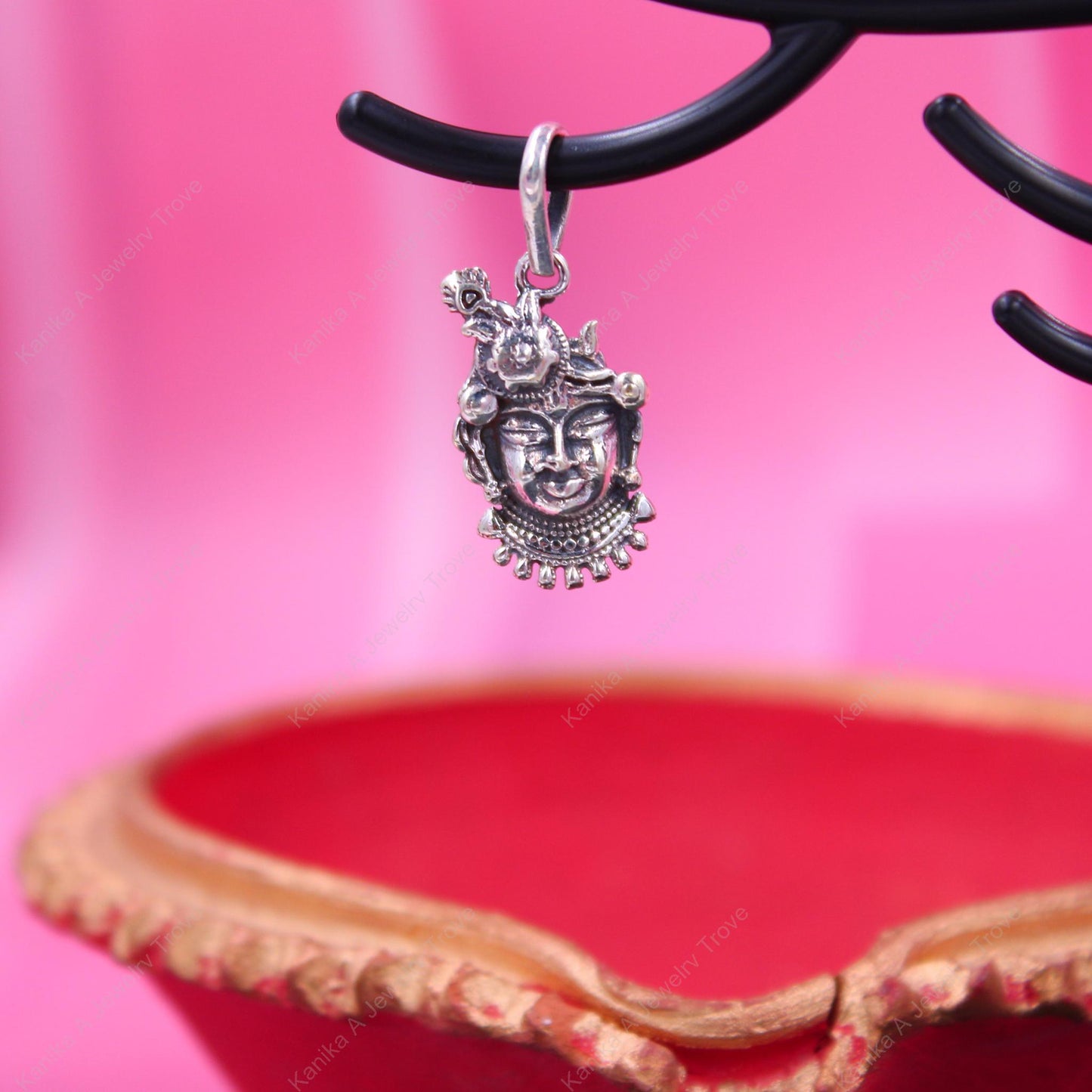 Elegant Silver Natwar Krishna Awatar Pendant Necklace - Exquisite Spiritual Jewelry